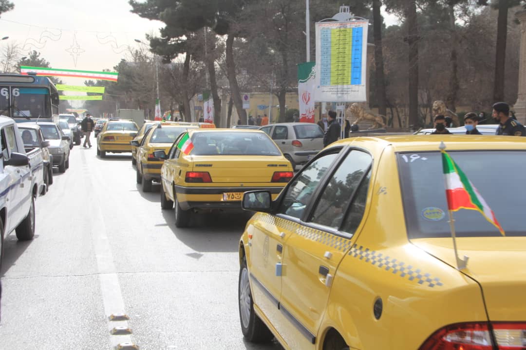 رژه ناوگان اتوبوسرانی و تاکسی شهرداری نیشابور به مناسبت دهه مبارک فجر