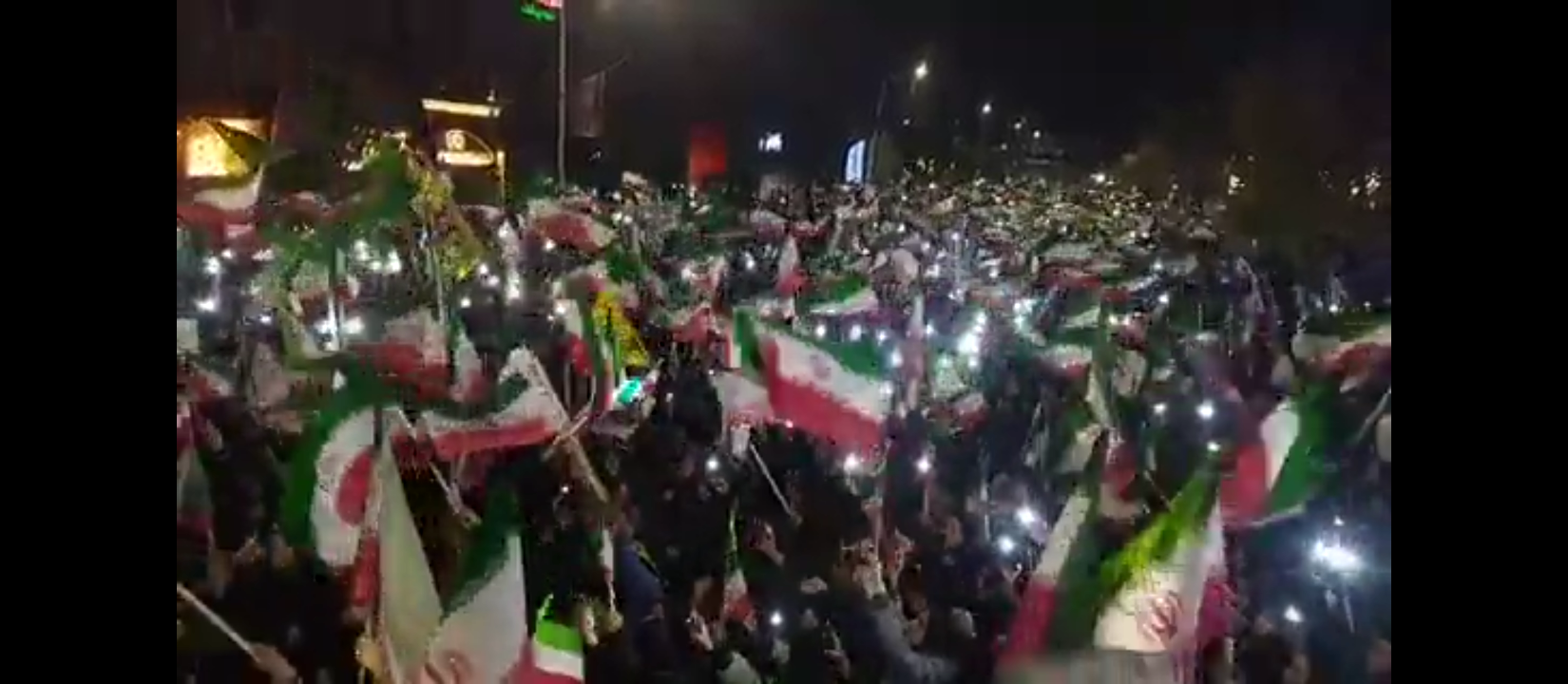 🎥 اجتماع باشکوه بیعت مردم نیشابور در بیست و پنجمین شب شهادت رهبر معظم انقلاب اسلامی در خیابان امام خمینی (ره) 🏴🇮🇷  🔹چهارشنبه، ۵فروردین ۱۴۰۵