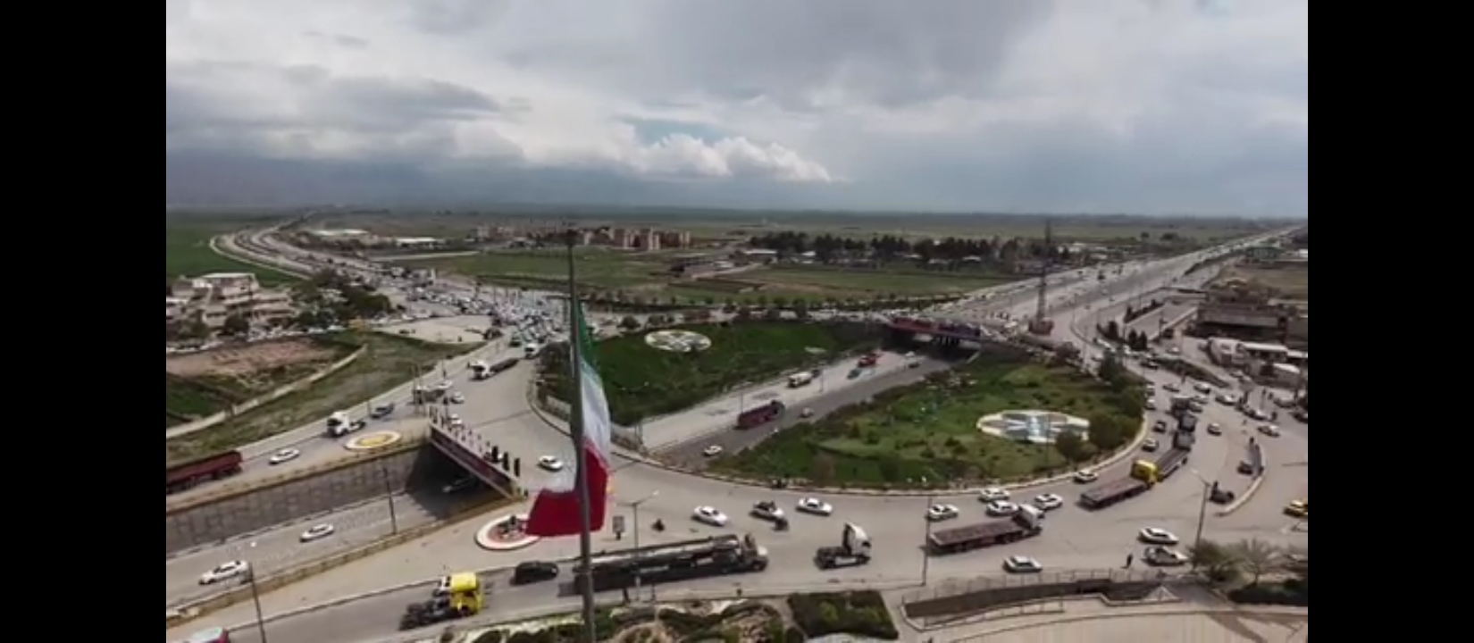 🎥  حرکت کاروان بزرگ کامیونی بیعت در جاده های شهرستان نیشابور 🚛 🇮🇷  📍روایتی کوتاه از این حرکت زیبا در قاب دوربین روابط عمومی شهرداری نیشابور  🗓یکشنبه ۱۶ فروردین ۱۴۰۵  ▫️