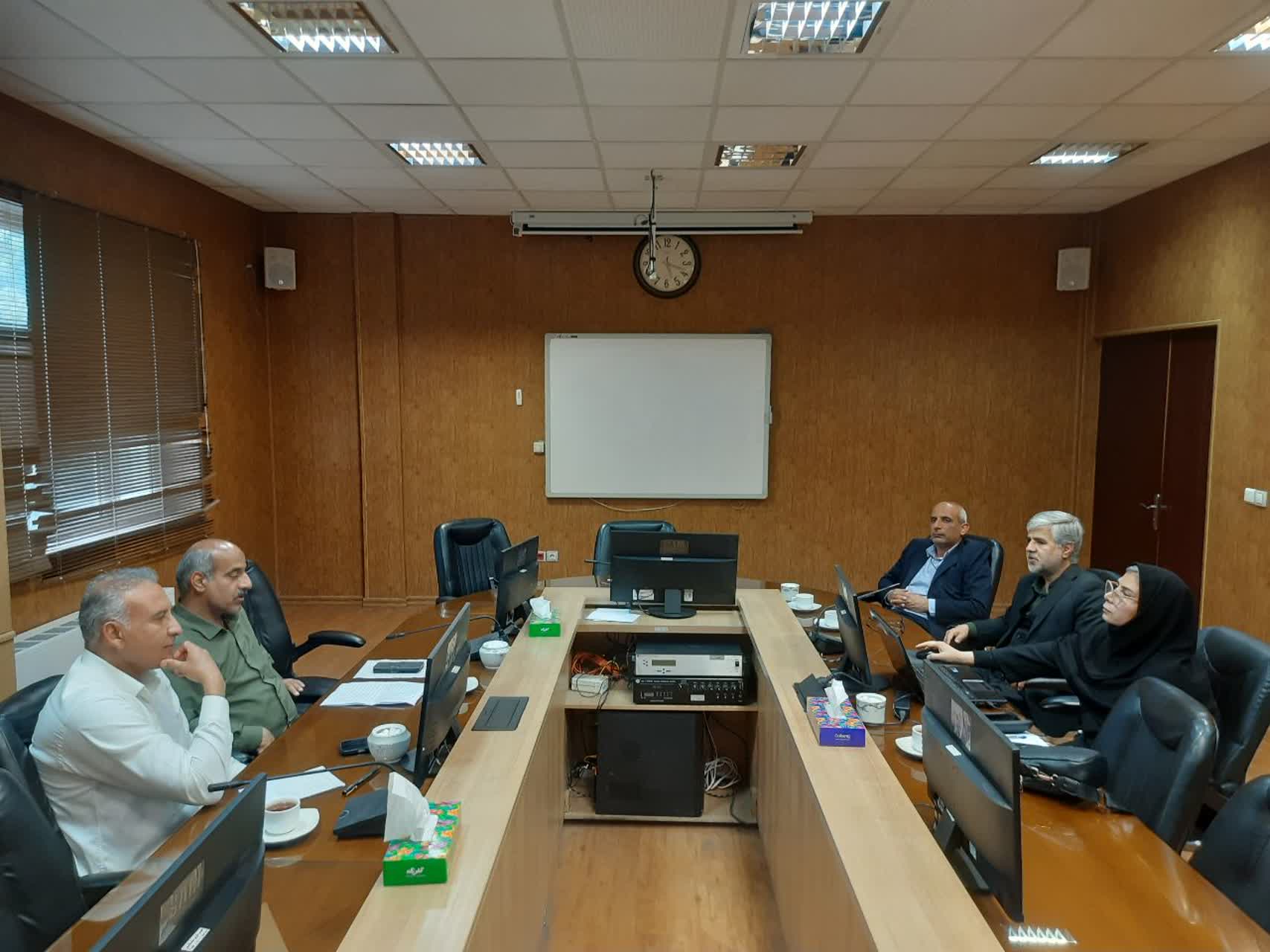 💠 برگزاری جلسه شورای معاونین شهرداری نیشابور  به منظور بررسی، همفکری، برنامه‌ریزی هر چه بهتر فعالیت ها و رفع موانع، شورای معاونین شهرداری با حضور مهندس میرفانی شهردار نیشابور و معاونین برگزار شد.  در این جلسه معاونین شهردار به تبادل نظر و ارائه گزارش از فعالیت‌های حوزه خود پرداختند. همچنین برنامه‌های آینده، چالش‌ها و راهکارهای رفع موانع پیش روی شهرداری مورد بحث و بررسی قرار می‌گیرد. 