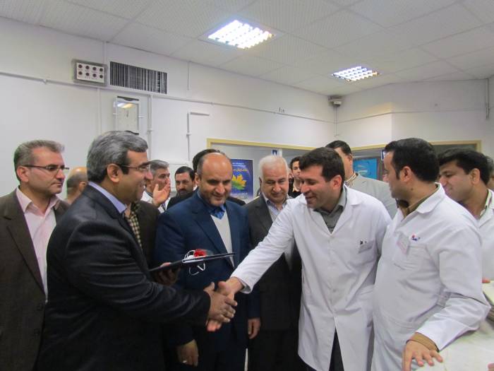 باحضورمعاون استانداروفرماندارنیشابورازپرستاران نمونه تجلیل شد