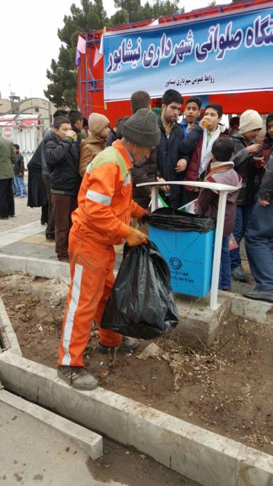  تلاش بی وقفه و صادقانه پاکبانان شهرداری نیشابور 