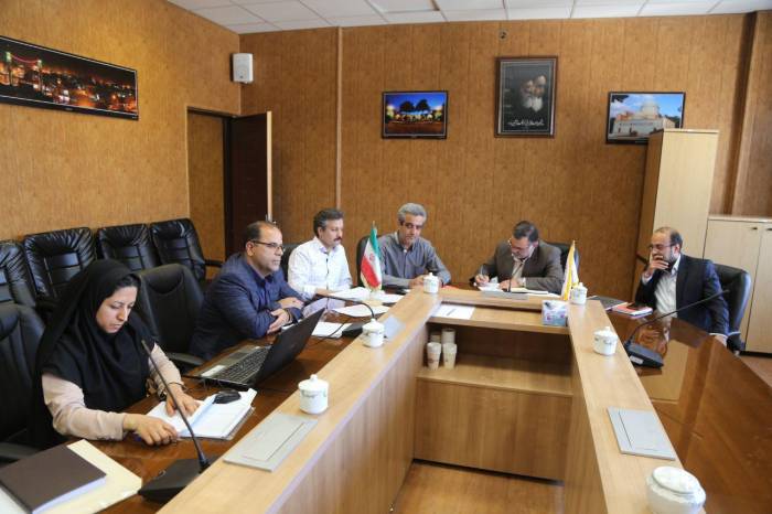 از دریچه دوربین