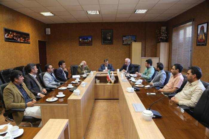  از دریچه دوربین