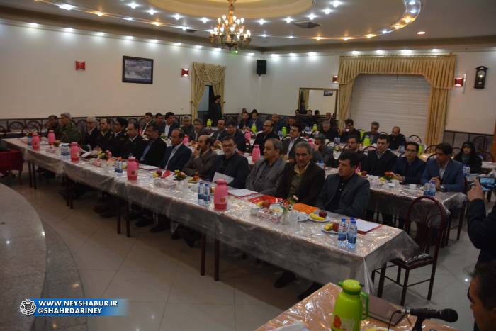 جلسه با مدیران ادارات شهرستان با حضور فرماندار و معاونان عمرانی و اداری و مالی ایشان و اعضای شورا اسلامی و همکاران شهرداری