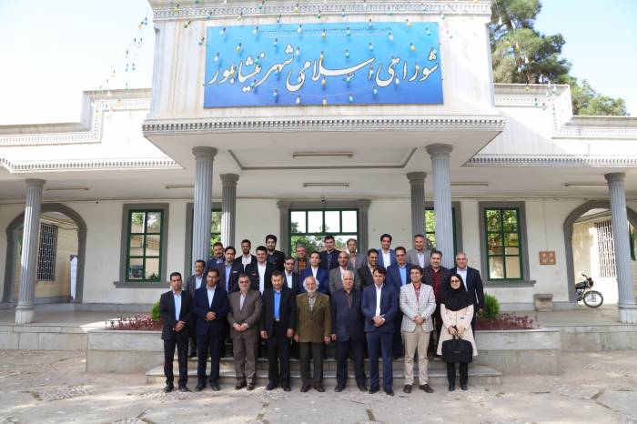 شورای پنجم با درایت و تدبیر و فارغ از جناح بند های سیاسی شهرداری را مورد حمایت قرار داده است