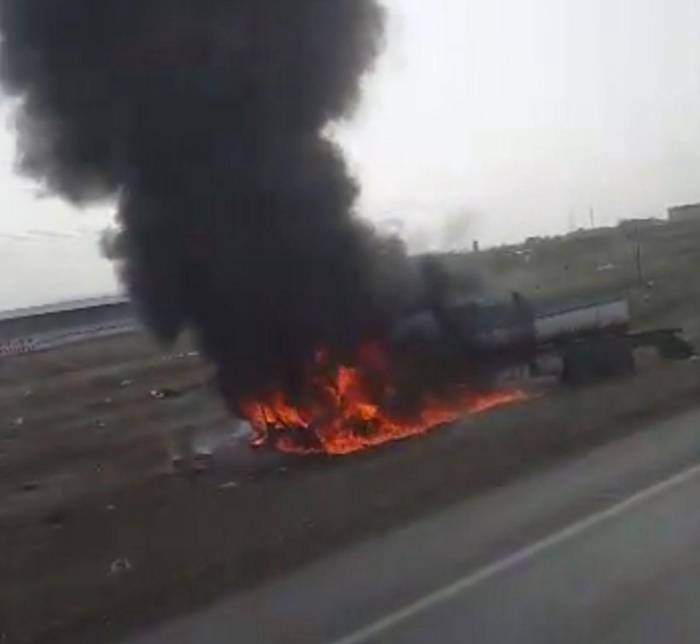 خارج شدن تانکر سوخت از جاده موجب آتش سوزی شد