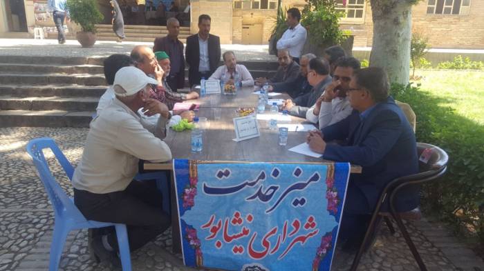 اجرای میز خدمت در حاشیه برگزاری نماز جمعه این هفته