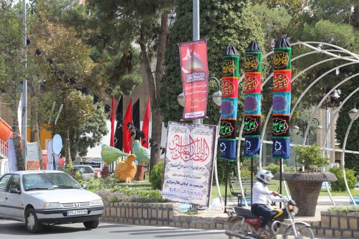 فضاسازی محیطی به مناسبت فرار رسیدن ماه محرم و ایام تاسوعا و عاشورای حسینی توسط شهرداری نیشابور