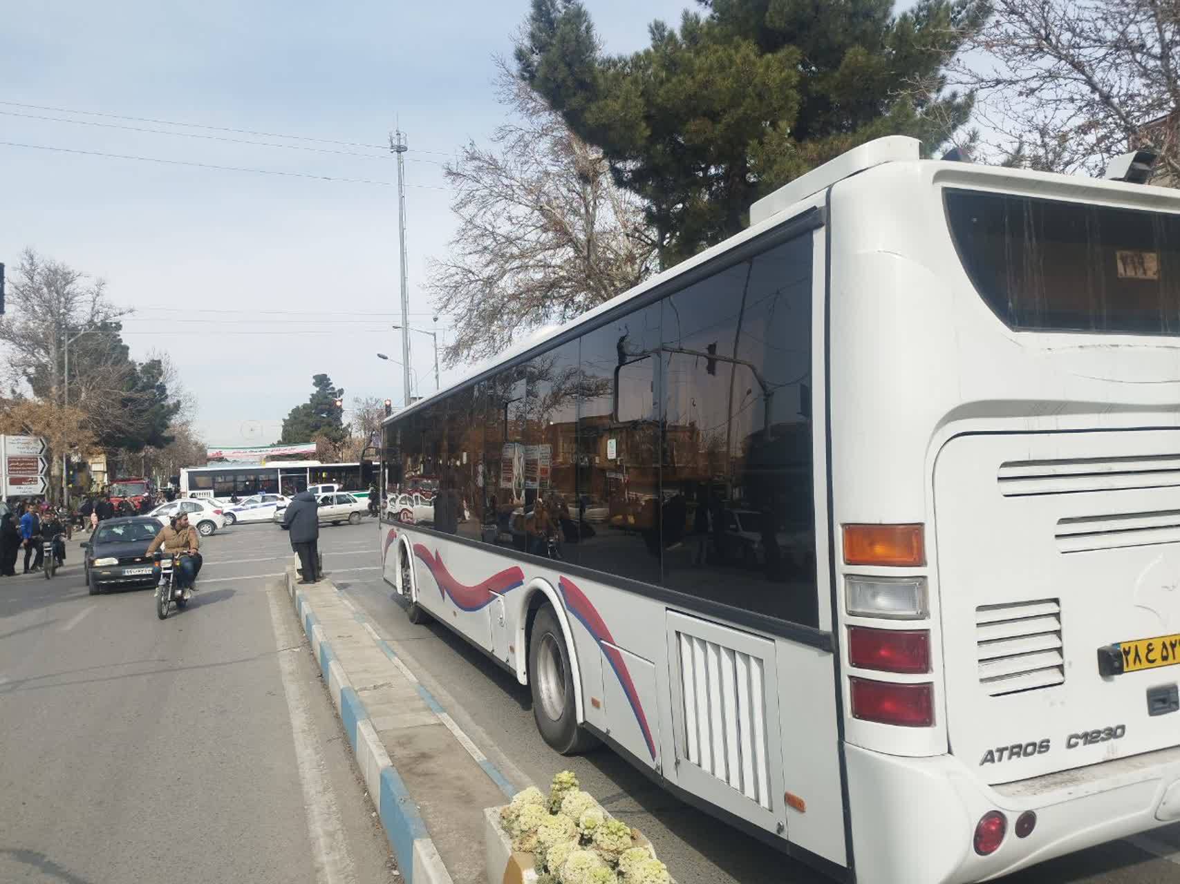 10دستگاه اتوبوس ویژه مسدود کردن خیابان ها و سرویس دهی صلواتی بخش دولتی به مناسبت یوم الله ۲۲ بهمن ۱۴۰۲